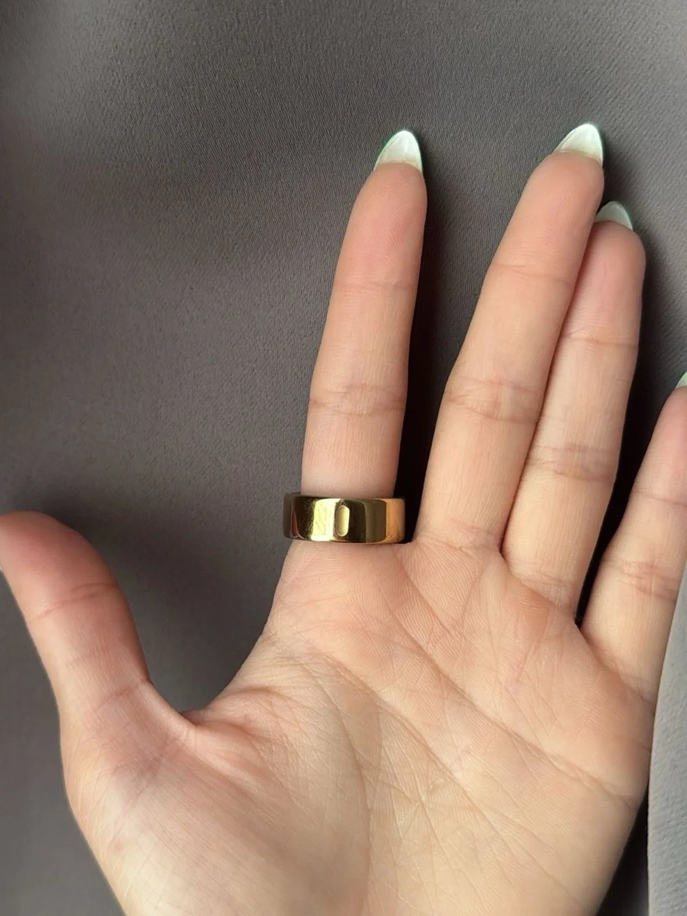 Oura Ring 4 Gold Smart Ring - Size 6